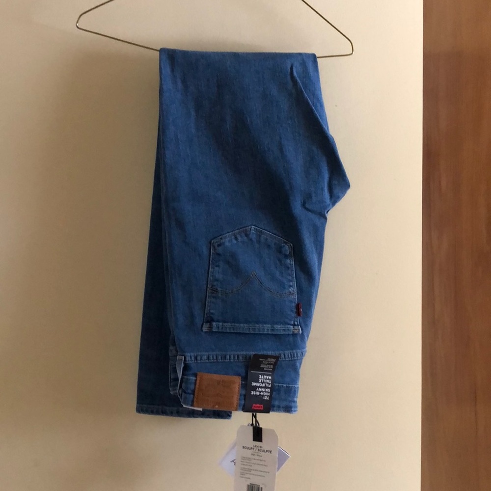 Women’s Levi’s jeans